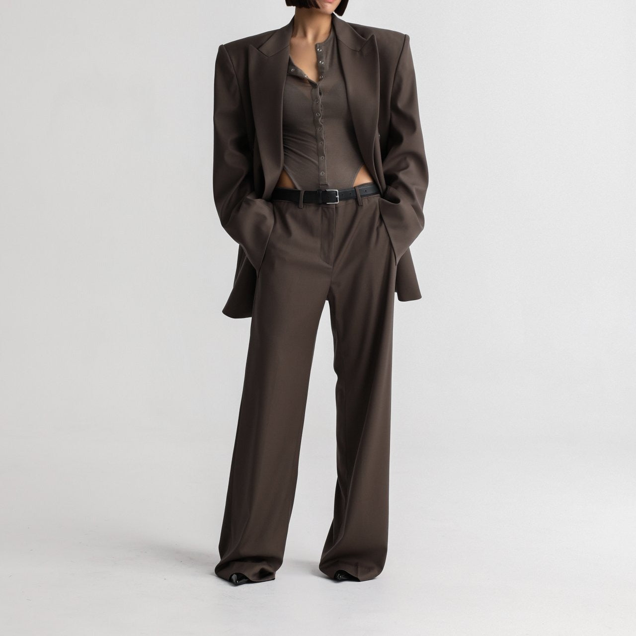 LOW-RISE WIDE TROUSERS