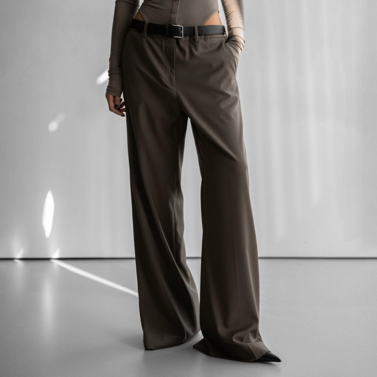 LOW-RISE WIDE TROUSERS