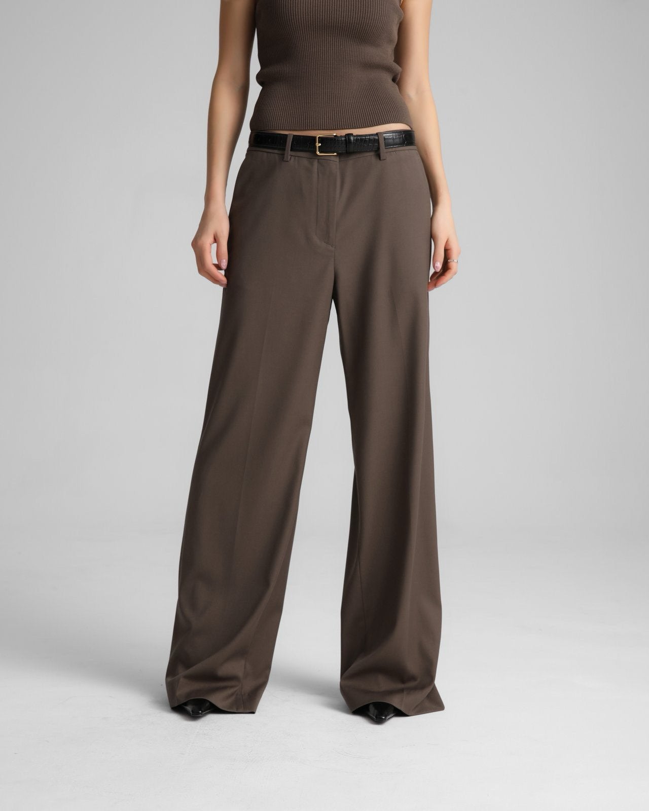 LOW-RISE WIDE TROUSERS