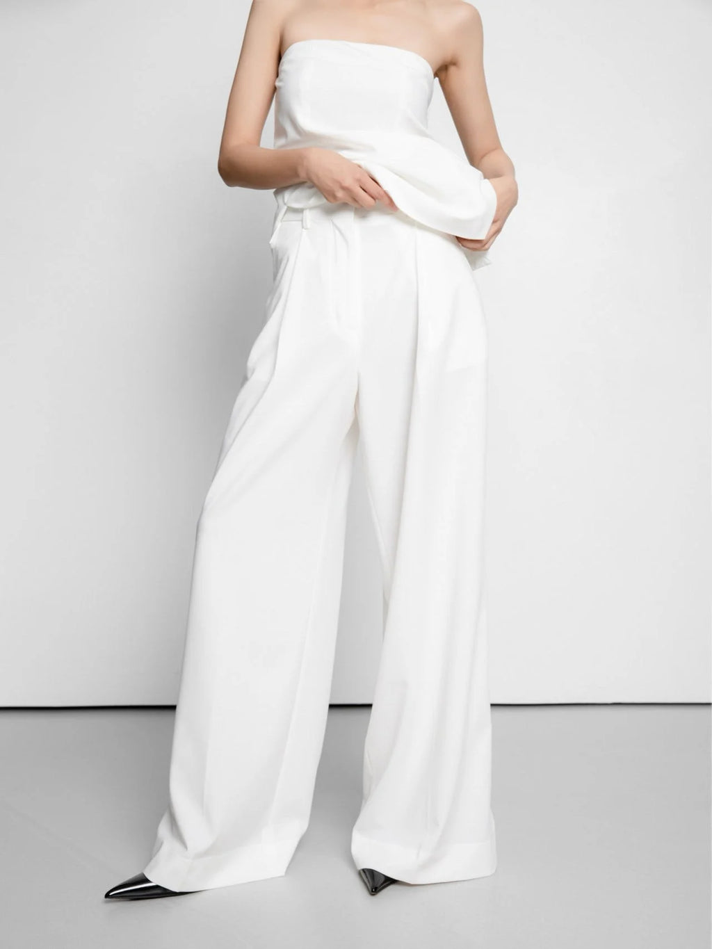 RELAXED WIDE-LEG TROUSERS