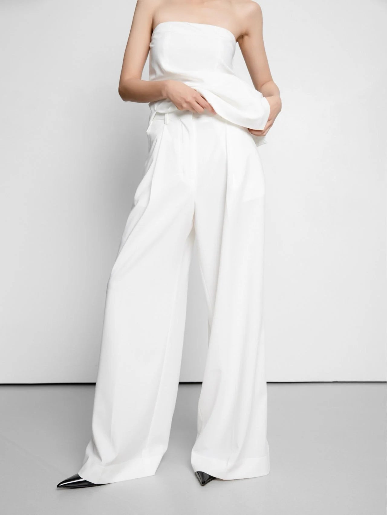 RELAXED WIDE-LEG TROUSERS