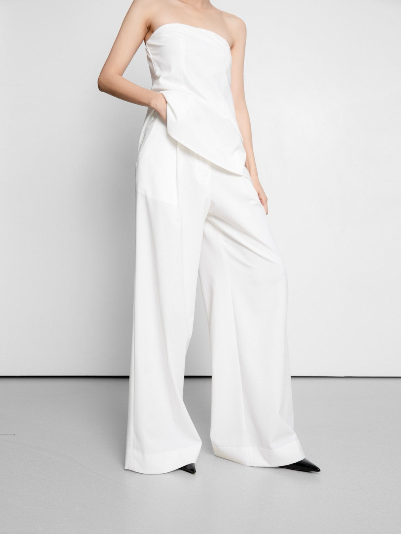 RELAXED WIDE-LEG TROUSERS