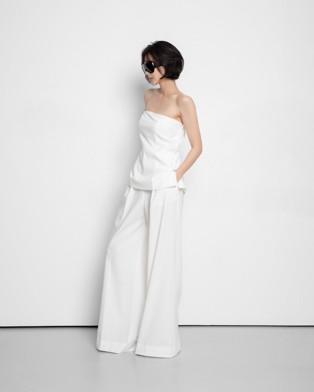 RELAXED WIDE-LEG TROUSERS